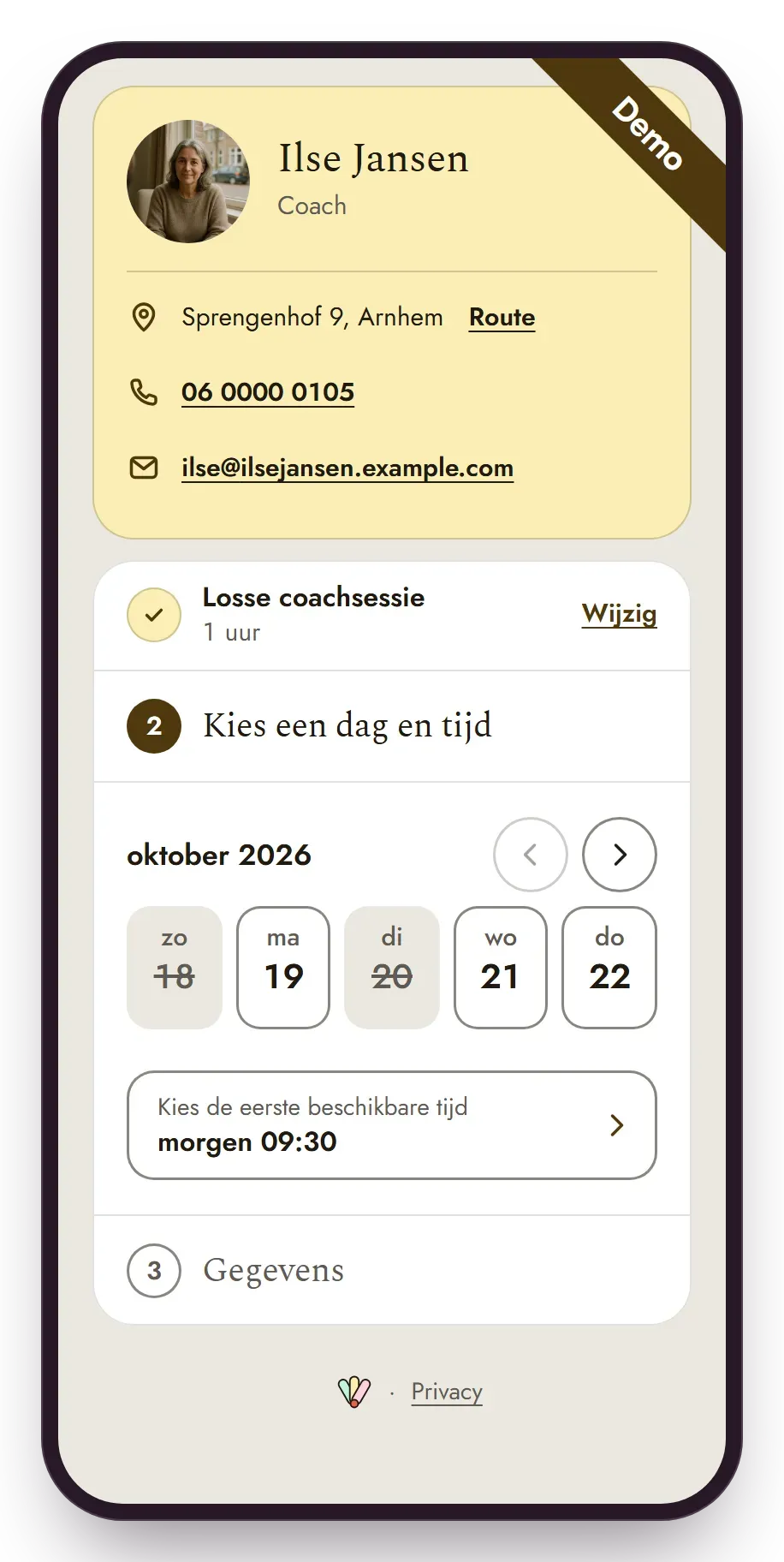 Demo. Dezelfde pagina met een kalender van vijf dagen en de eerste beschikbare tijd.